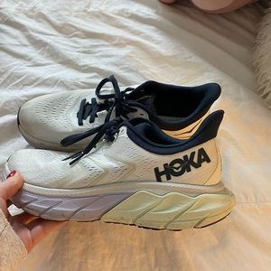 Hoka Arahi 5 "Blanc De Blanc/Outer Space" Women's Running Shoe